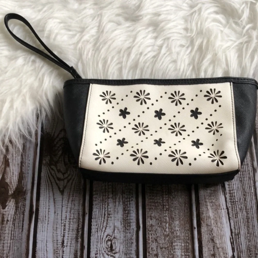 Vera Bradley black and cream color wristlet